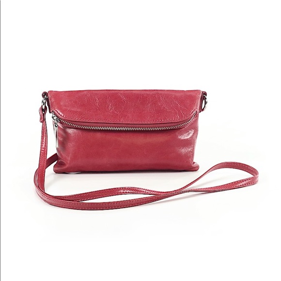 HOBO Handbags - NWOT HOBO leather crossbody